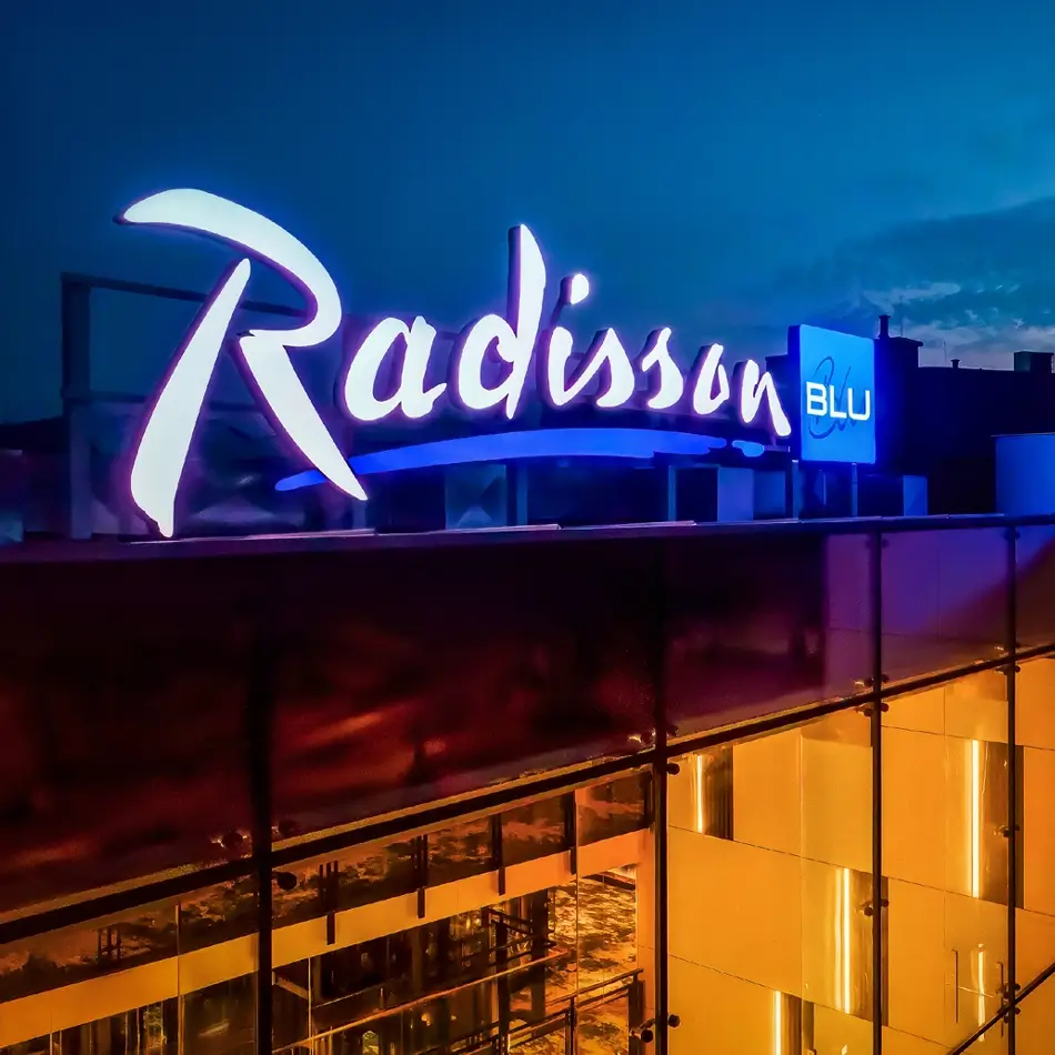 litery świetlne LED, hotel Radisson Blu